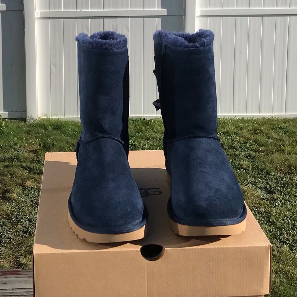 UGG Bailey Bow Diagonal Stripe Boot - Picture 5 of 10